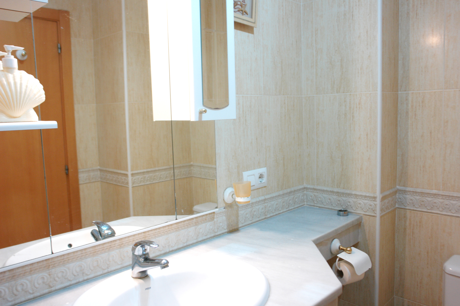 LS-0159 - Apartamento en última planta con terraza, plaza de aparcamiento y trastero