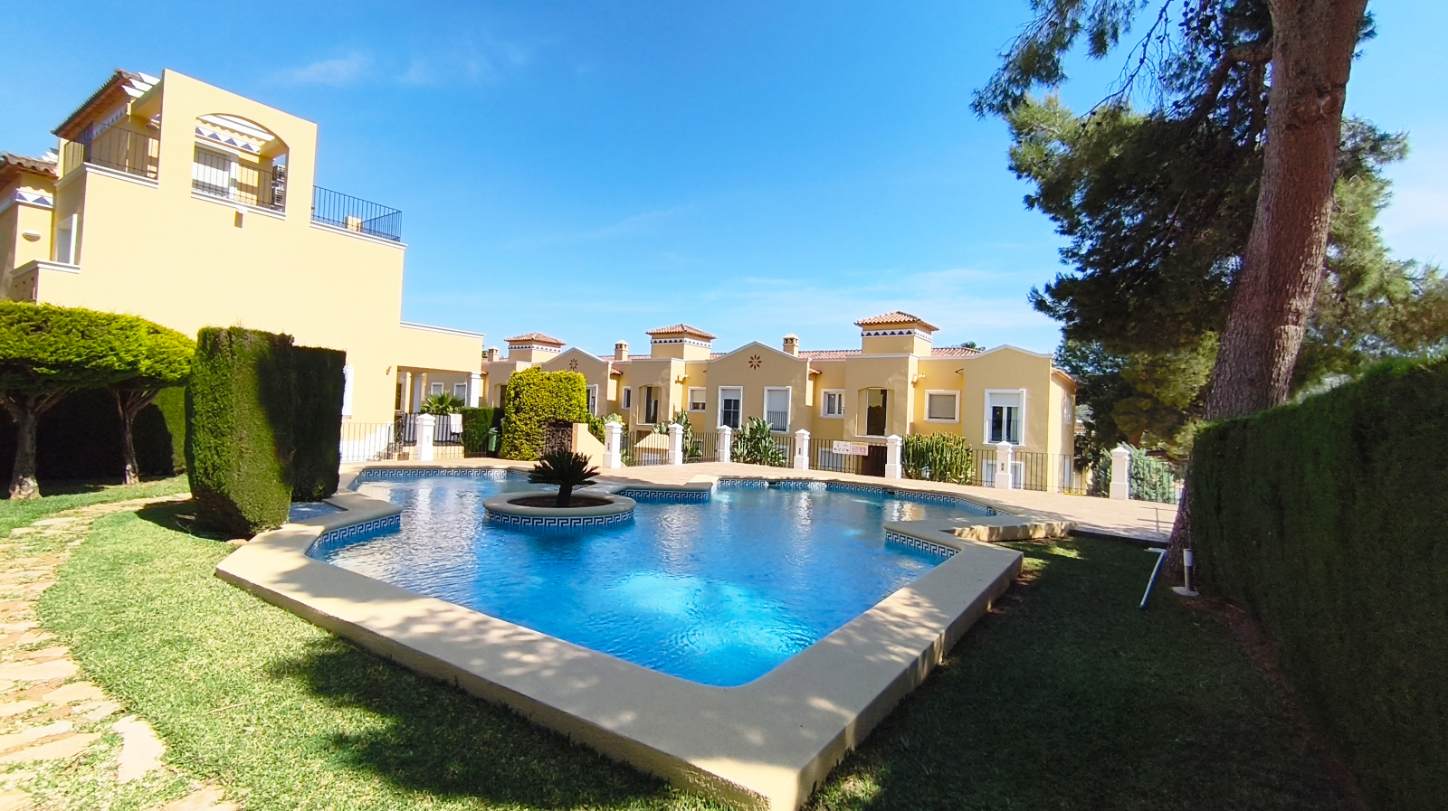 LS-0159 - Apartamento en última planta con terraza, plaza de aparcamiento y trastero