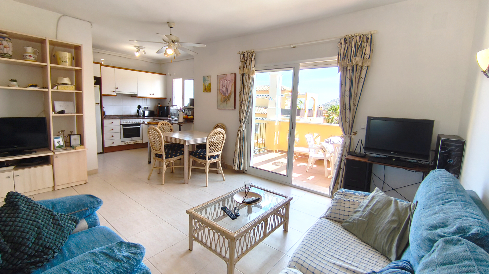 LS-0159 - Apartamento en última planta con terraza, plaza de aparcamiento y trastero