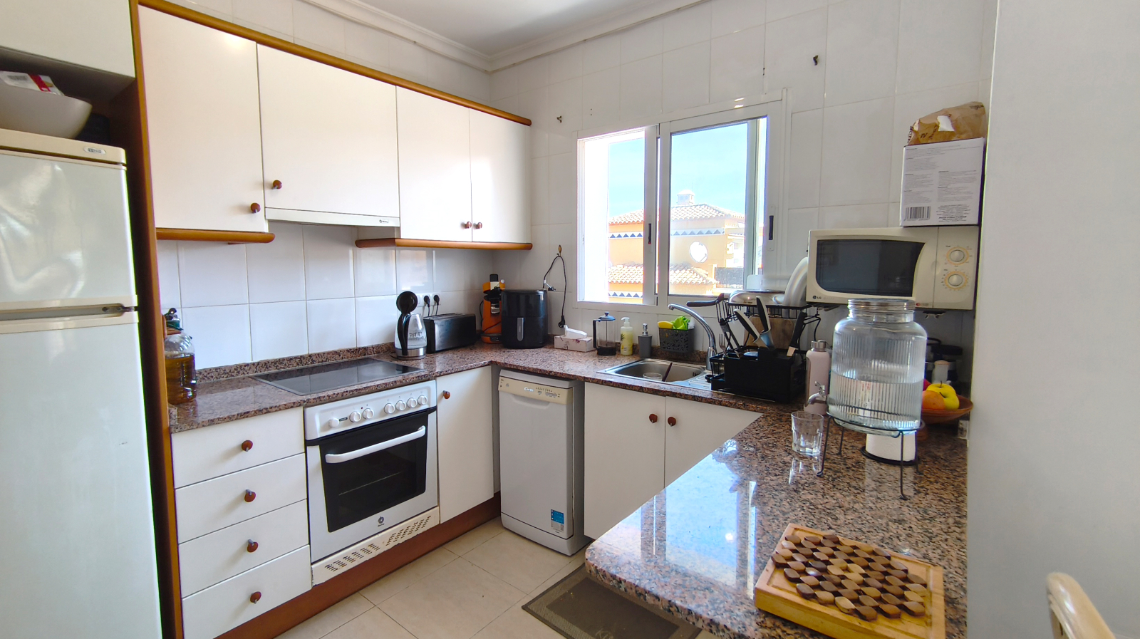 LS-0159 - Apartamento en última planta con terraza, plaza de aparcamiento y trastero