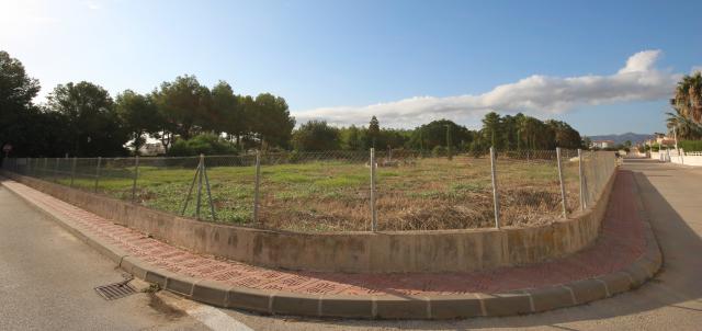 Flat land with commercial and hotel use of 1583m2 in Els Poblets.