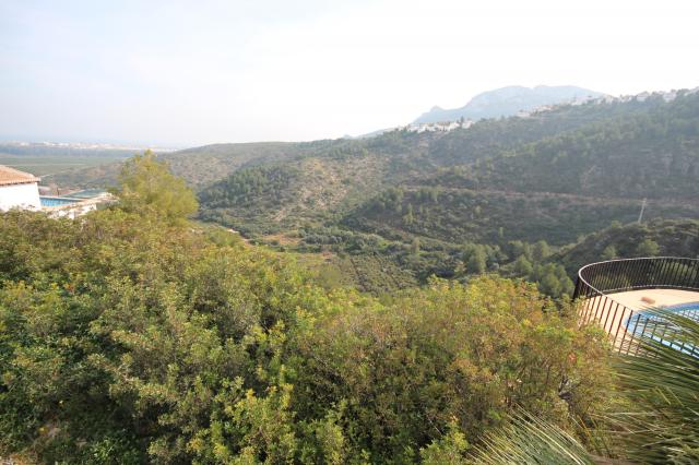 Bebaubares Südwest gerichtetes  Grundstück in Monte Pego mit schönem Meer und Bergblick.